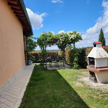 Pia Apartment Contignano
