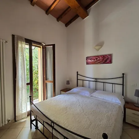 Pia Apartment Contignano